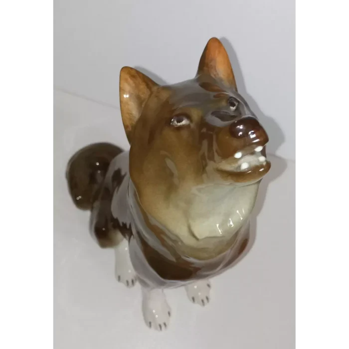 Sitting wolf sculpture (height 30 cm) Lomonosov